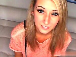 Petite éjaculation interne sur gros seins