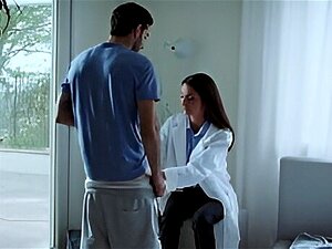 Une Milf Médecin de soutien Examine son Beau-Fils-Silvia Saige -