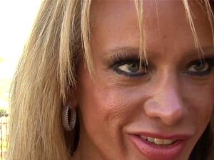 Cougar en chaleur a des fantasmes frais et pervers