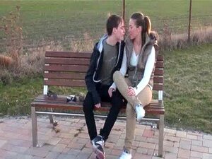 Découvrez le plaisir ultime alors que Bella séduit son petit ami