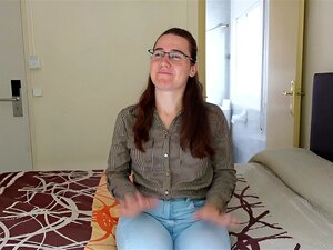 Geltrudes est timide mais elle a besoin de SEXE immédiatement!
