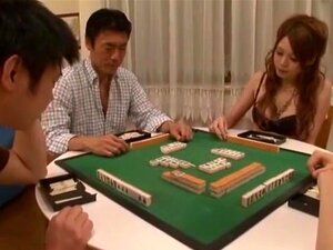La plus chaude fille japonaise Shiori Hazuki dans un fétiche