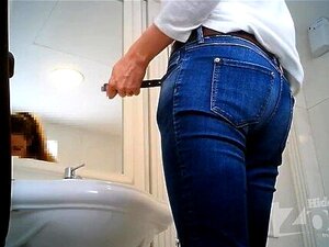 Gros plan sur une chatte poilue