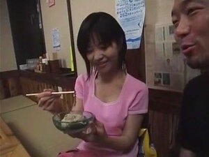 Découvrez le modèle japonais le plus chaud dans un trio public de