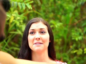 La mignonne Brittany Shae perdue ramassée pour une insertion de bite