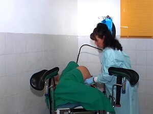 Découvrez la passion ardente lorsqu'une femme séduisante administre