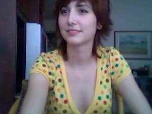 Maman surprend sa belle-fille en train de sucer des bites sur webcam.