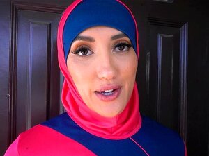 La locataire arabe Chloe Amour fait un marché avec le propriétaire