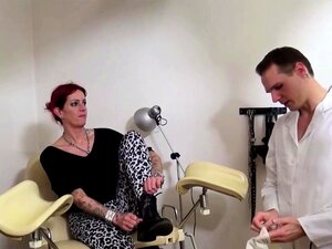 Baise à trois - La mignonne Anica Red German baisée