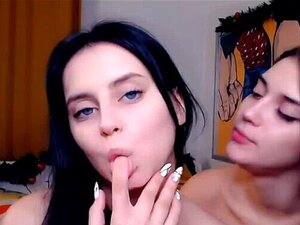 Lesbiennes mignonnes se déchaînent en live cam