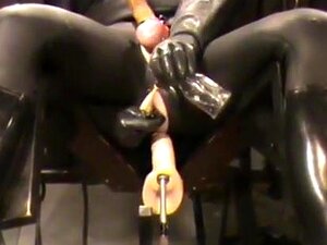 Du caoutchouc intégral, une machine vissée et traissée, une