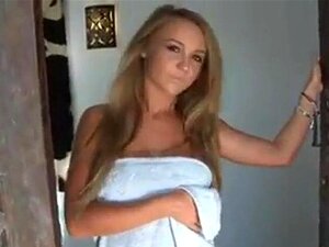Belle douche aux gros seins et salle de bain - Softcore. webcam chat