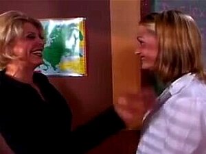 Lesbienne mature et mignonne fraîche - Nouvelle prof disciplinée