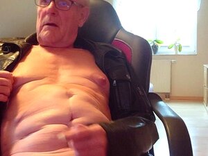 Découvrez des plaisirs anaux comme jamais auparavant avec nos