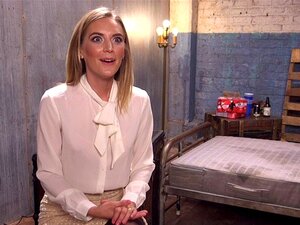 MILF attachée baisée et fessée par un mâle. MILF attachée baisée