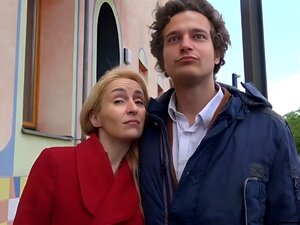 MILF MAIGRE TROMPE SON COPAIN EN ANAL PROFOND LORS D'UN CASTING EN RUE