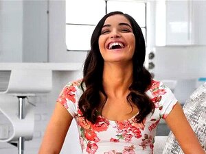 MYVERYFIRSTTIME Première scène de sexe et facial pour la belle Emily