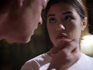 Le beau-père conservateur baise sa belle-fille la nuit. Le beau-père