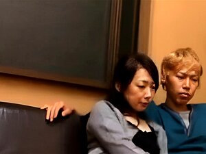 Les meilleures Vraies mamans et beaux-beau-fils Regardent du Porno