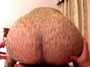 Esclave japonaise mince profitant de son temps entre deux bites