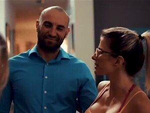 Cette scène est de la pure magie ! La pom-pom girl Mackenzie Moss se