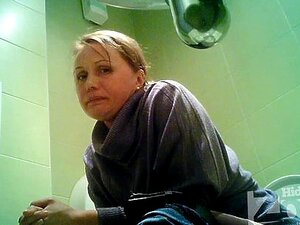Voyant dans les toilettes 1585