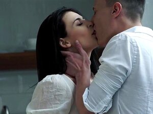 Regardez servir le petit-déjeuner Kate Rich Style - La chatte a