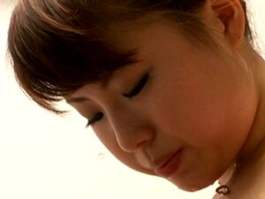 La Japonaise dodue Rin Aoki sous la douche. La Japonaise dodue Rin