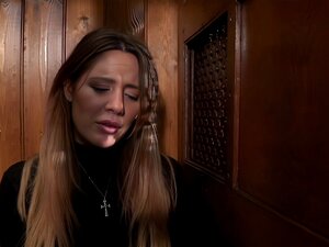 Samantha Bentley reçoit une énorme éjaculation faciale dans I