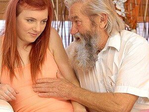 DADDY4K. Le vieux n'oubliera jamais sa chatte juteuse