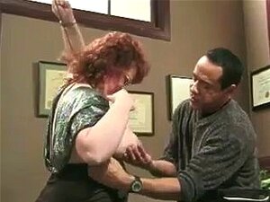 La BBW Jennie Joyce se fait baiser au bureau