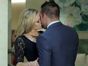 Regarde Mia Malkova se faire baiser fort dans son rêve