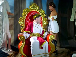 Fellation profonde et sexe hardcore avec la grosse bite de Caesar et