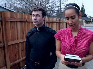 Le révérend James Deen et Isis Love attachent une belle-mère