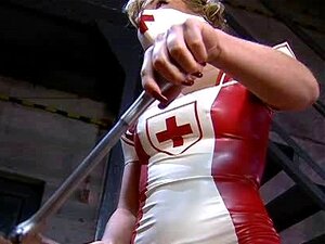 les infirmières en latex baisent un patient