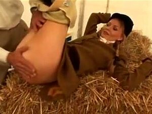 La pute britannique Carolina se fait percer dans le Marquis,