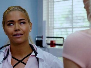 Eliza Jane tribbing de chatte avec Dana Vespoli. Dana Vespoli soulève