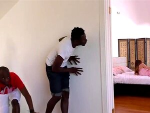 Première fois en gangbang interracial avec Pepper Hart