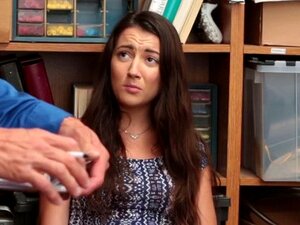 La mignonne en forme de sablier adore être une mauvaise coquine. Les