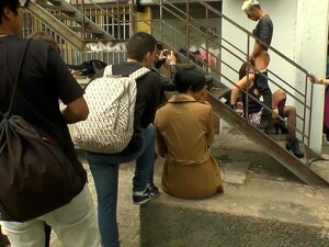 Salope humiliée et baisée en plein air, Camil Core est humiliée et