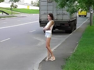 Une prostituée russe baisée par un policier
