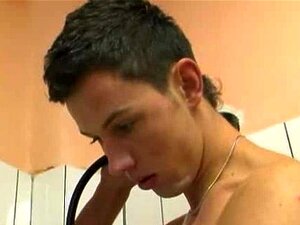 Session de bareback crémeux à trois