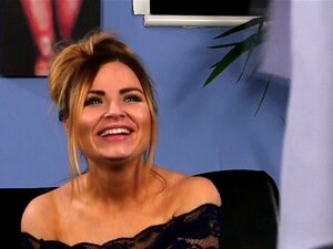 Maîtresse CFNM se moque de crétin. Maîtresse blonde Cfnm se moque