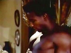 Ray Victory / Buck Adams trompe sa femme dans un trio interracial