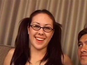 Natalia Gabor se débarrasse de son porno avec son copain Max. Natalia