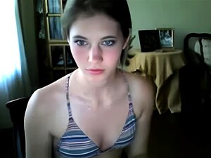 Plongez dans la passion ardente et le charme séducteur d'une brunette