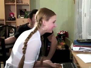 Des écolières françaises font leur première double pénétration