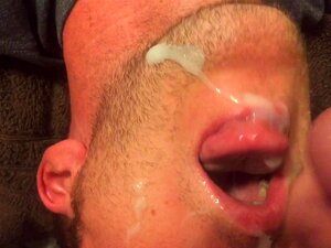 Bouche faciale éjaculée