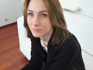 Une nana de casting se fait baiser en POV par le producteur