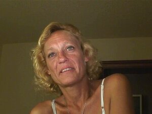 Salope dure Milfy Lady suce mon weiner
